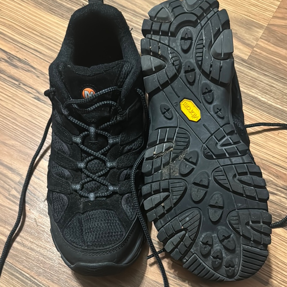 Black men’s Merrell hiking shoes